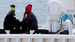 Italy migrant row: Rescue ship